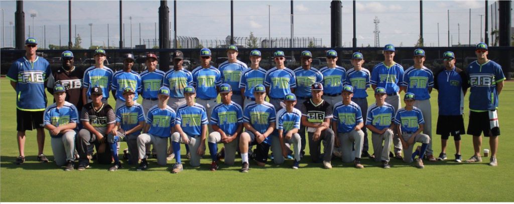 A group of baseball players posing for a picture.